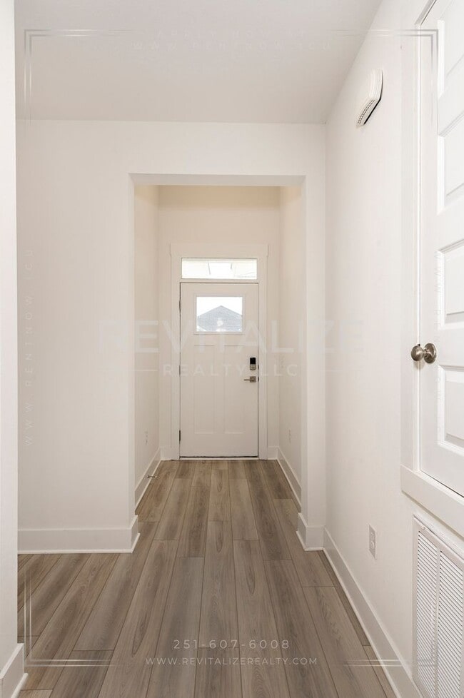 Foto del edificio - Charming Gold Fortified Home in Live Oak E...