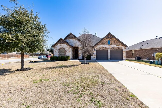 Building Photo - 6901 Leonardo Dr
