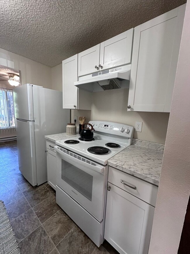 Building Photo - WASHER & DRYER, PLUS RECEIVE 1-MONTH FREE!!