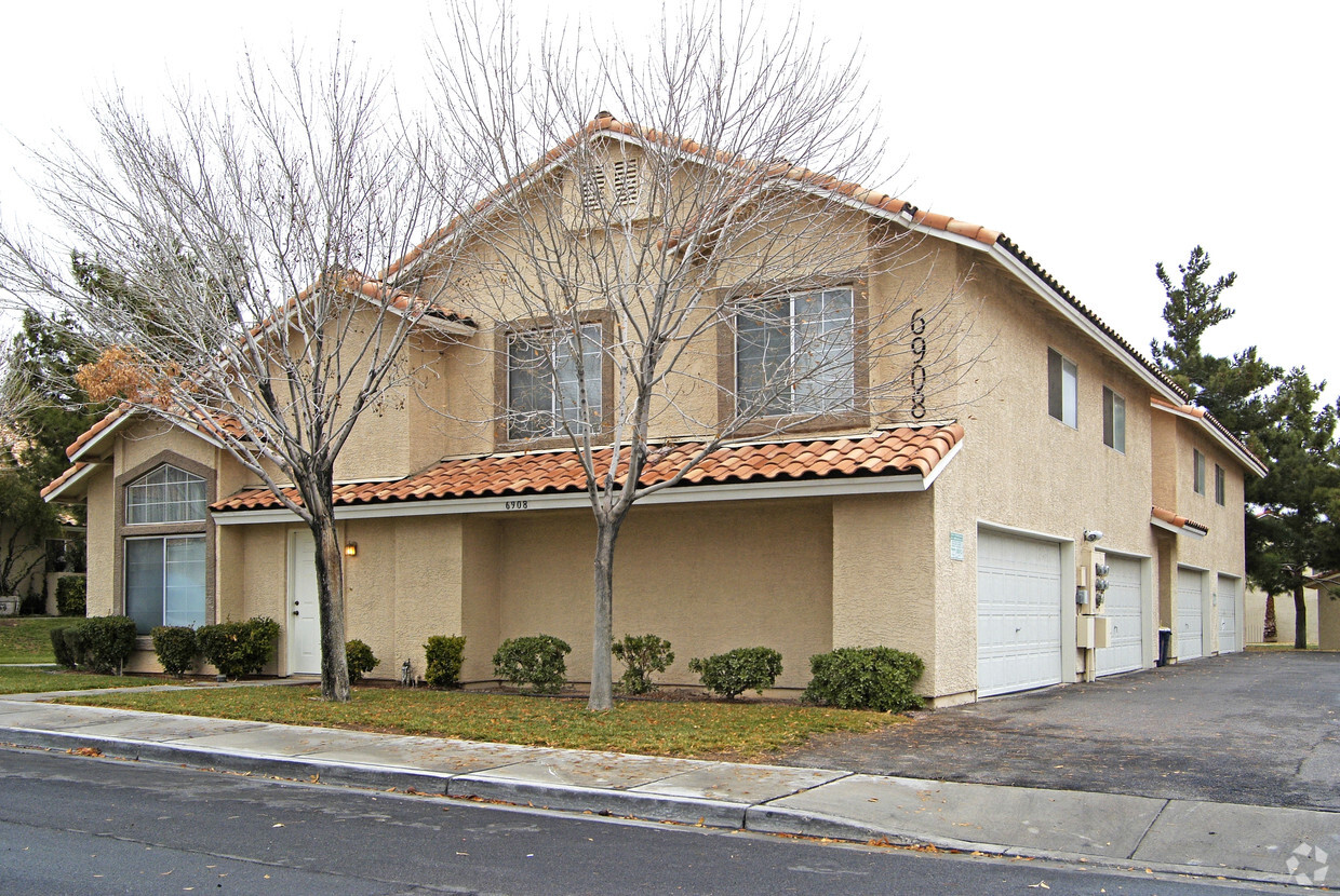 Building Photo - Rainbow Gardens