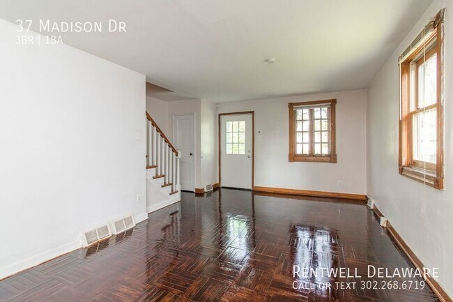 Building Photo - 37 Madison Dr