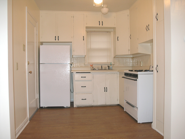 Kitchen - 3050 Snyder Ave