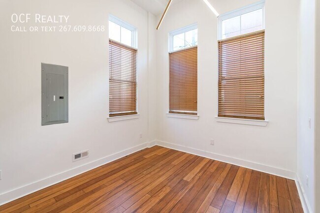 Building Photo - 601 McClellan St