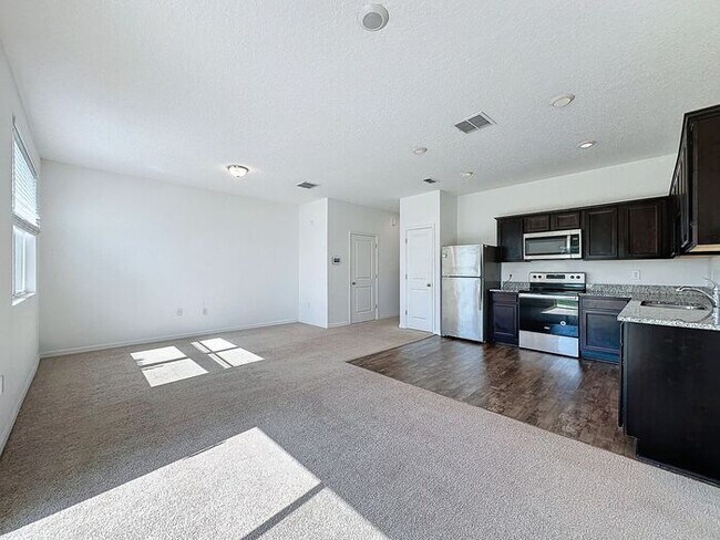 Foto del edificio - Beautiful New Construction Townhome