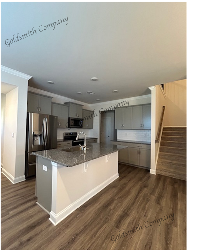 Building Photo - "Spacious 4-Bedroom Townhouse Retreat on Yellow Fox Road, Greer!"
