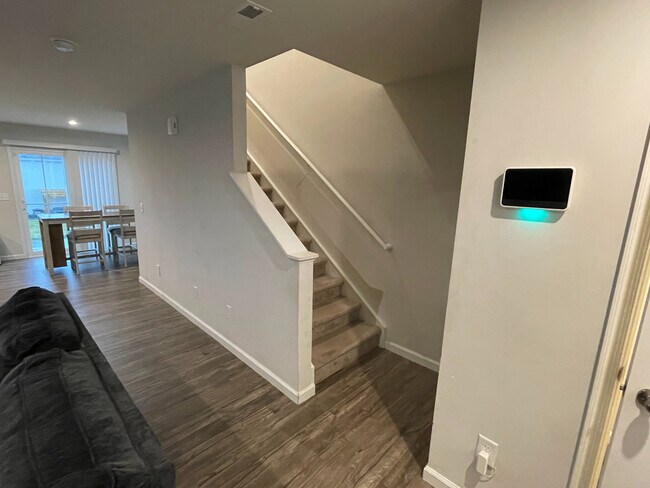Building Photo - Room in Single Family Home on Bent Willow Dr