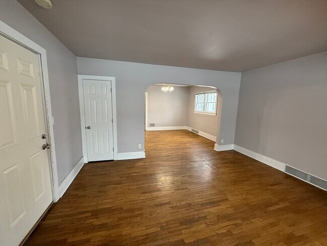 Foto del edificio - 909 University Dr N