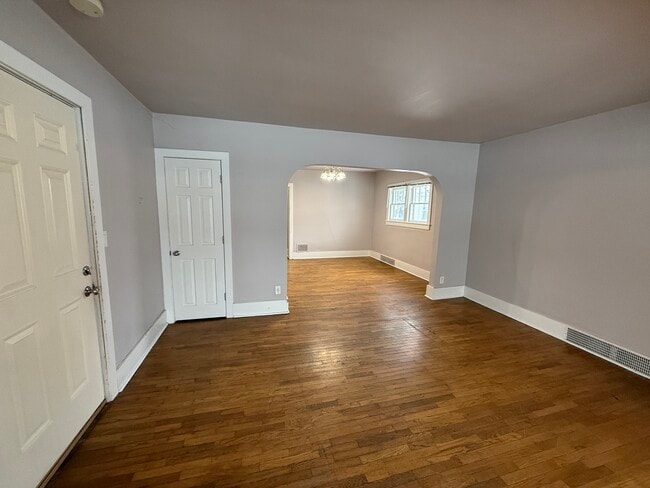 Building Photo - 909 University Dr N