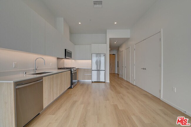 Foto del edificio - 200 W Ocean Blvd