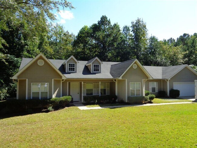 Building Photo - Wow, 2000+ sqft, 3 beds, 2 bath, huge gara...