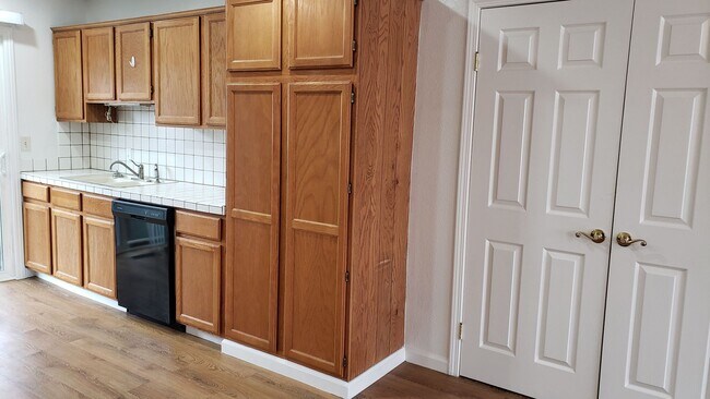 Foto del edificio - 2 bedroom 2 bath with a garage