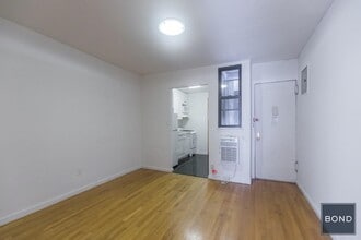 Building Photo - 213 E 84th St