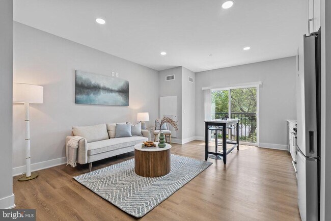 Foto del edificio - 144 N Main St