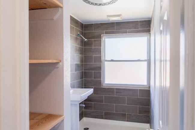 Foto del edificio - 3707 S Michigan Ave