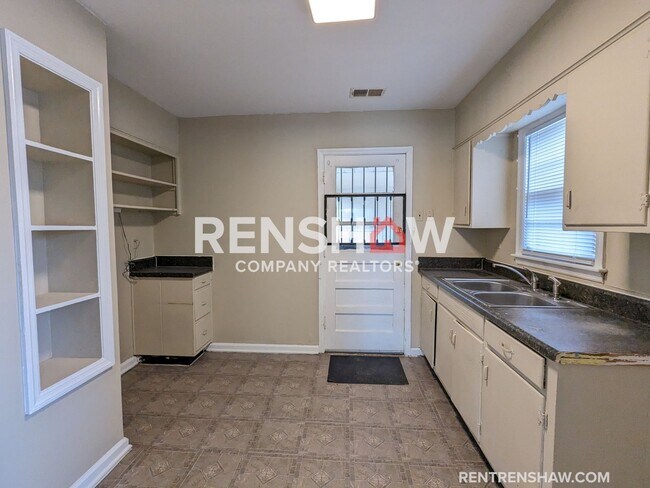 Building Photo - Charming 2/1 East Memphis Home Now Availab...