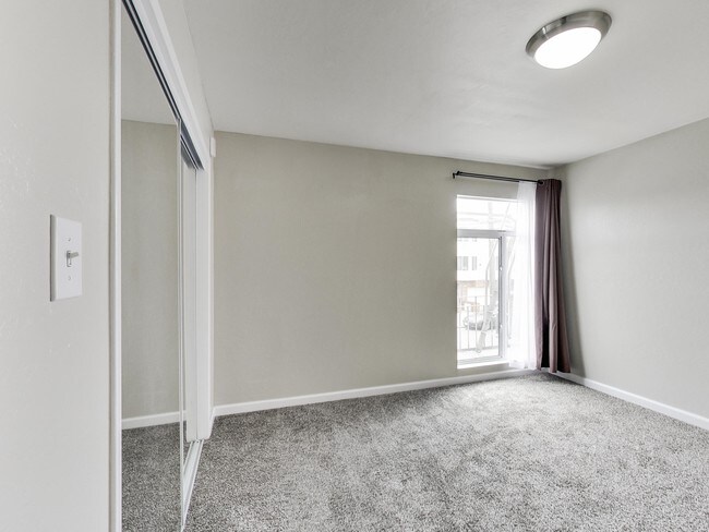 Building Photo - 1331 La Playa St