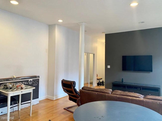 Foto del edificio - 1427 Chapin St NW