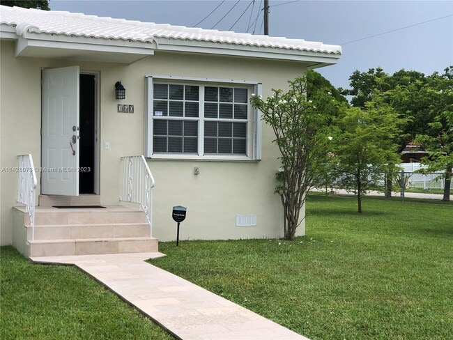 Building Photo - 160 NW 60th Ct