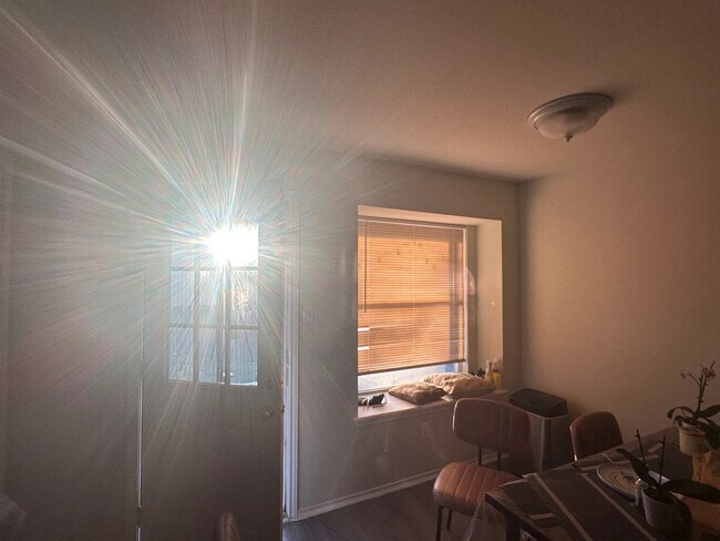 Foto del edificio - Room in House on Socorro Bend