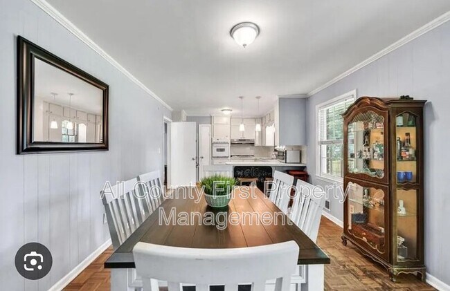 Foto del edificio - 4106 N Shallowford Rd