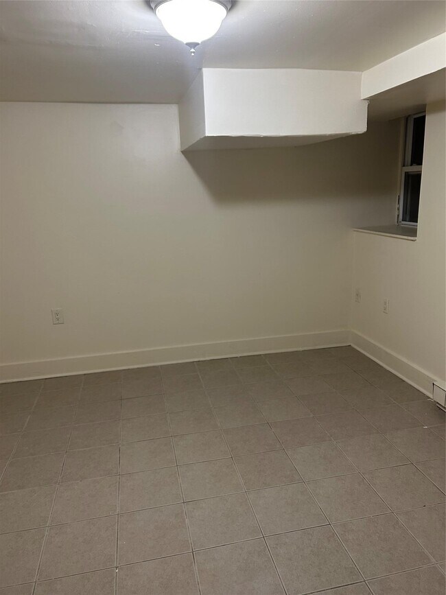 Foto del edificio - 433 E Broadway