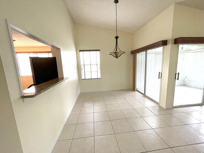 Foto del edificio - 718 Pine Island Dr
