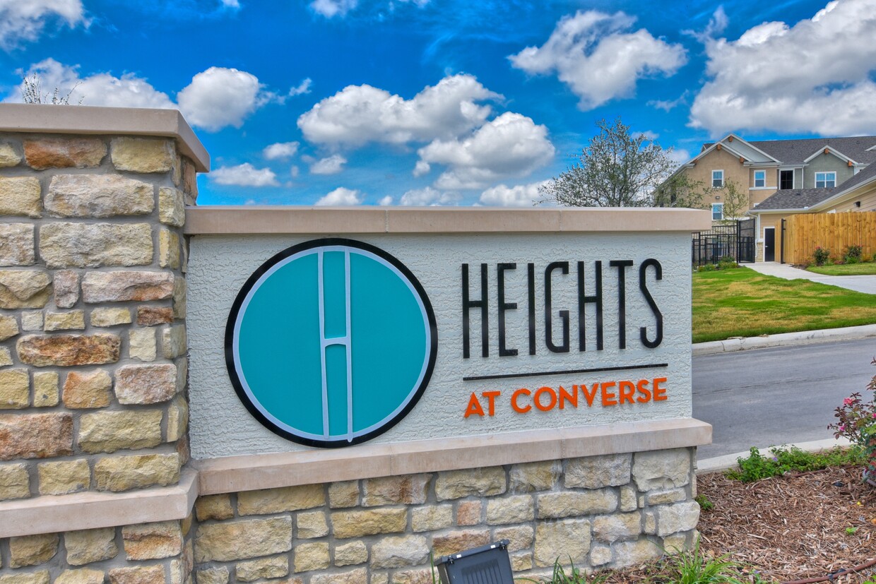 Foto principal - The Heights at Converse Apartments