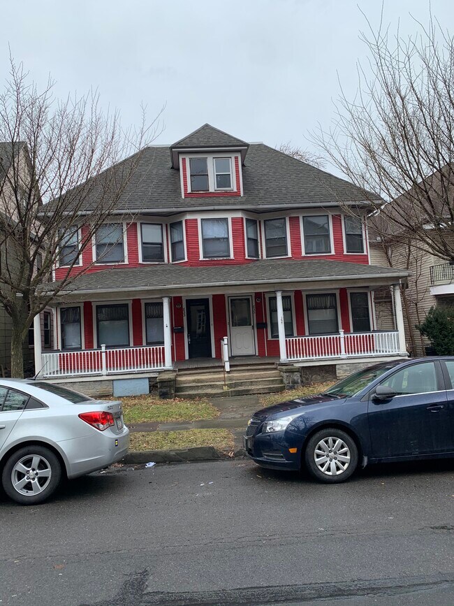 Building Photo - 835 Monroe Ave