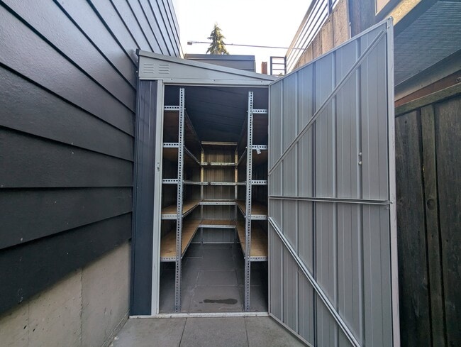 Building Photo - 33 W Etruria St