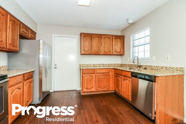 Building Photo - 2420 Bennington Dr