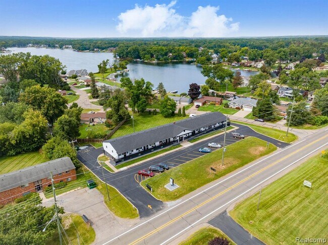 Foto del edificio - 2475 S Commerce Rd