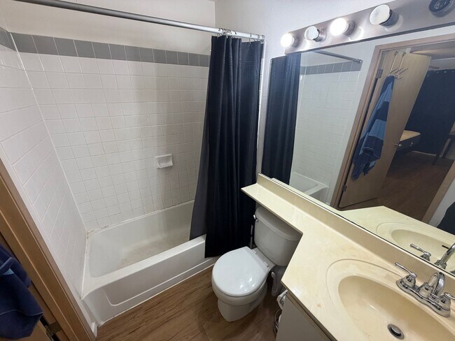 Foto del edificio - Iao Parkside Condo