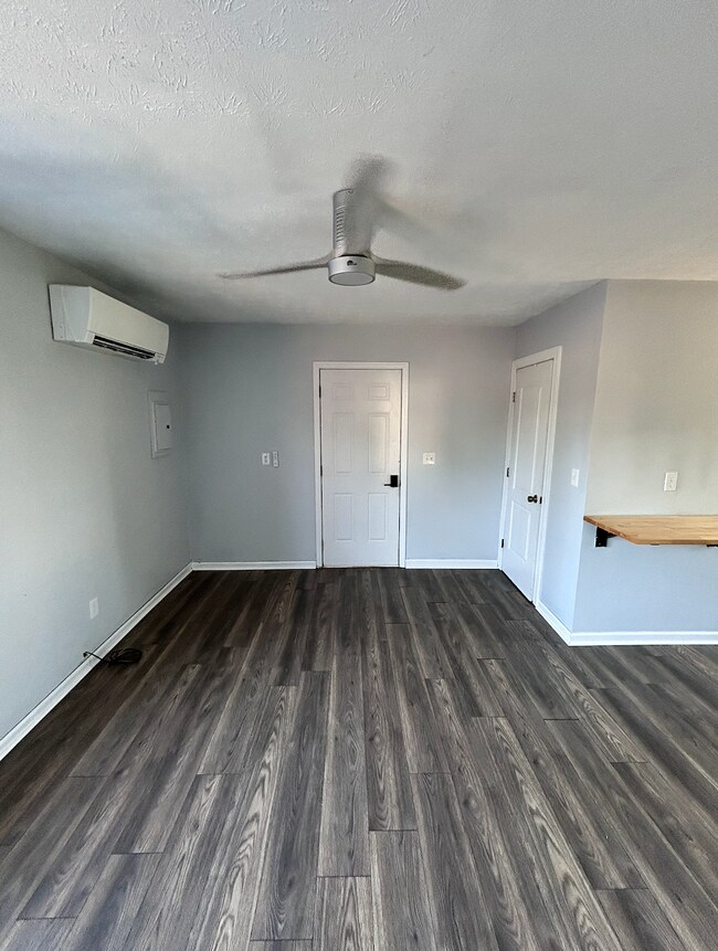 Foto del edificio - 335 N Centerpoint Rd