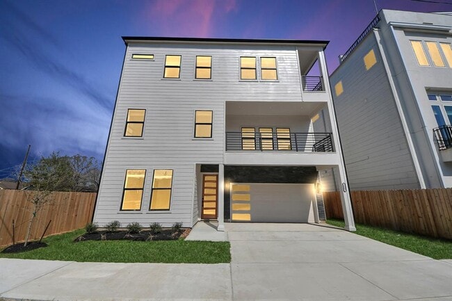 Building Photo - 3005 Hawkins St