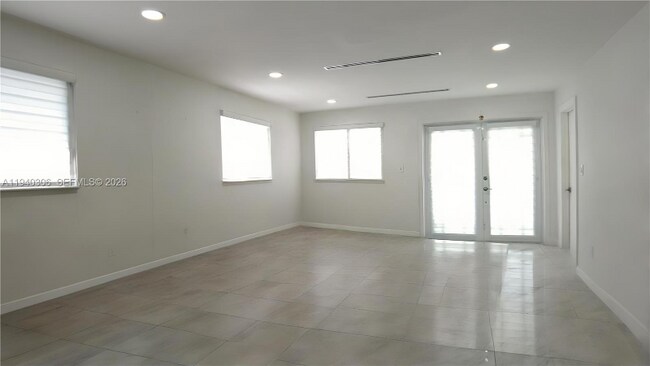 Foto del edificio - 2741 SW 67th Ave