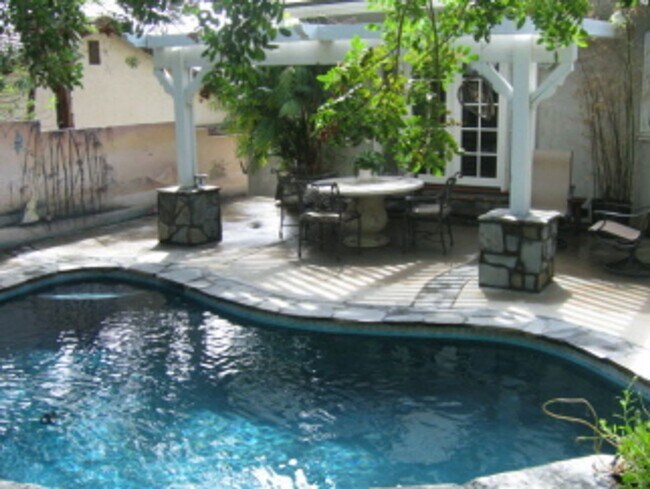 Foto del edificio - Stunning West Hills Executive Home