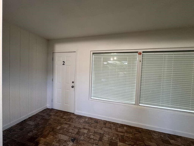 Building Photo - 3350 Powerline Rd