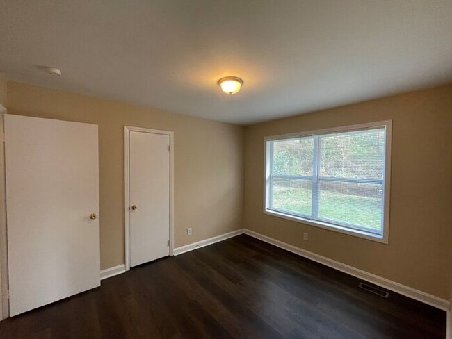 Building Photo - Rollingwood