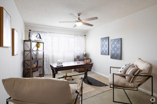 2BR, 2BA - 910SF - Bedroom - The Lenox at Merritt Island