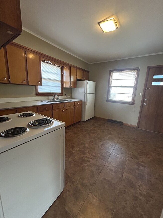 Building Photo - 111 W Lindburg St