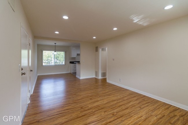 Building Photo - 12828 Oxnard St
