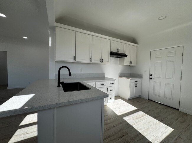 Building Photo - 123 Linda Vista Dr
