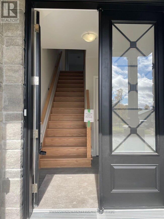 Building Photo - 670 Park Rd