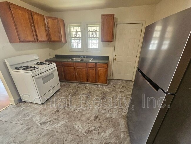 Building Photo - 3506 Live Oak St