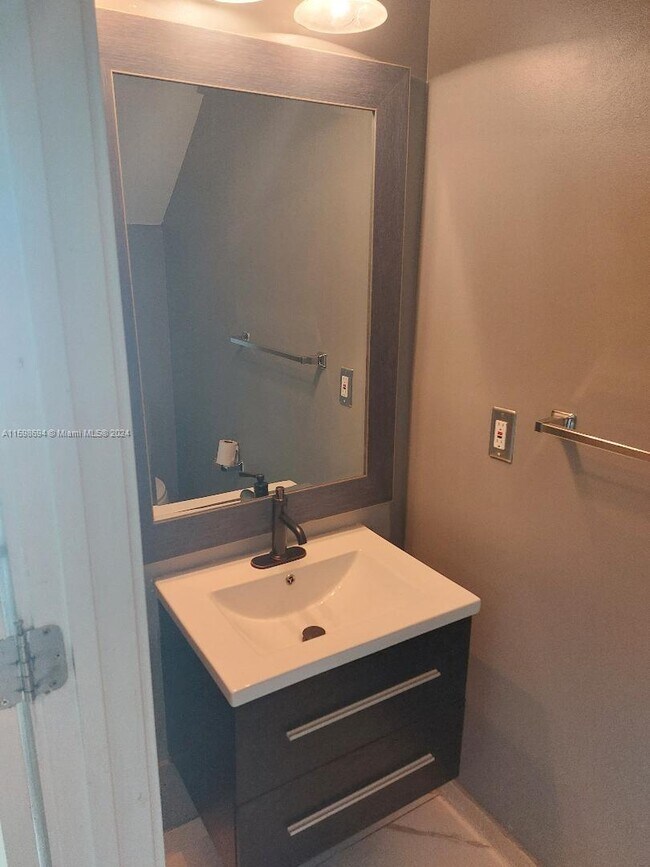 Foto del edificio - 2566 SW 82nd Ave