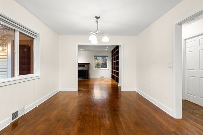 Building Photo - 9702 SW Brookside Dr