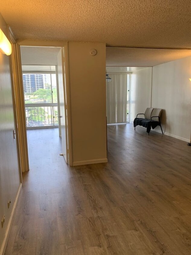 Makiki Terrace - 1 bedroom, 1 bathroom unit with 1 parking - Makiki Terrace - 1 bedroom, 1 bathroom unit with 1 parking