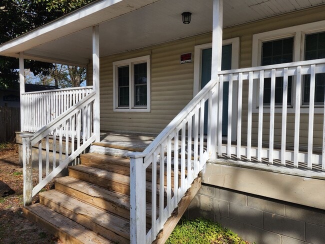 Building Photo - 1 Bedroom | 1 Bathroom $1,400/month | Move-in Ready