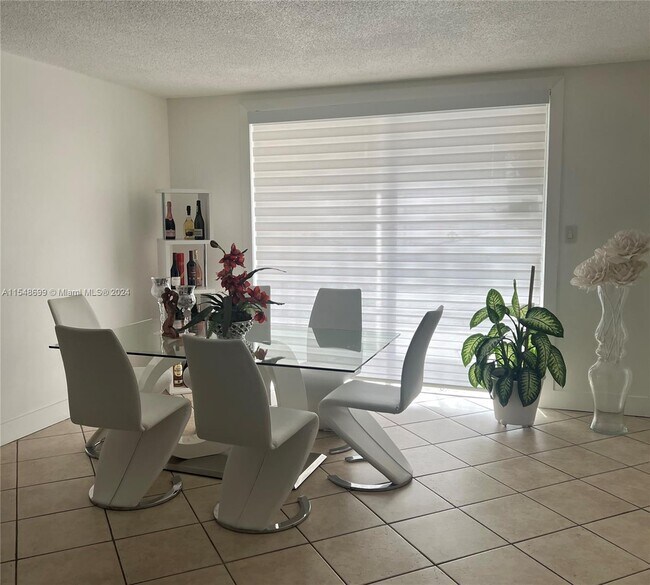 Foto del edificio - 18601 NE 14th Ave