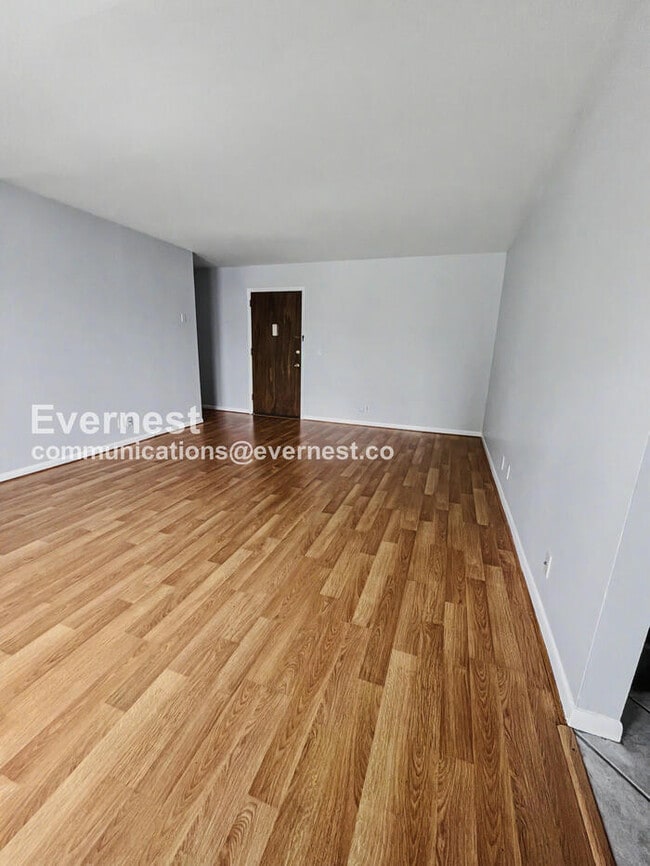 Foto del edificio - 613 Hillsboro Rd